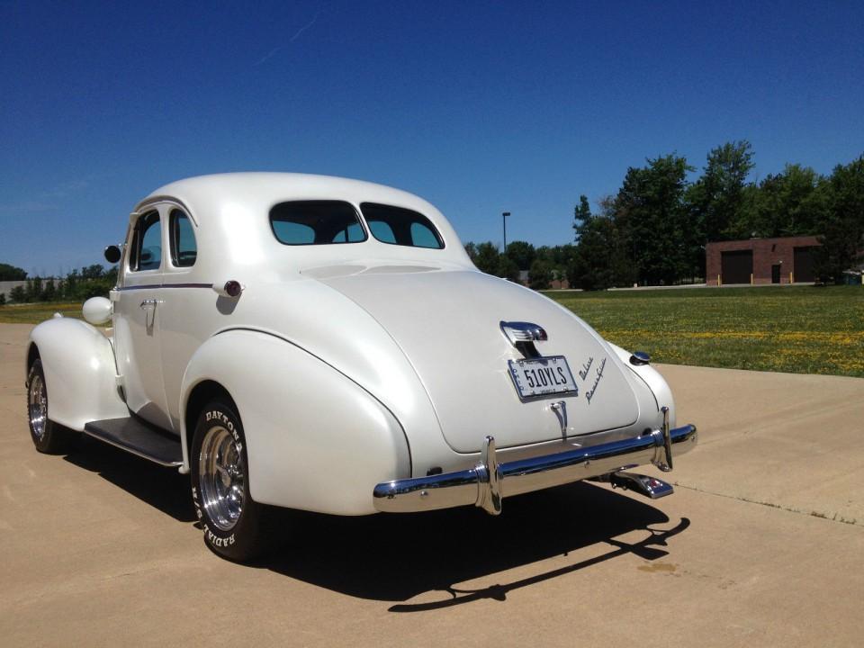 1937 Oldsmobile F37 Series 6 Business Coupe