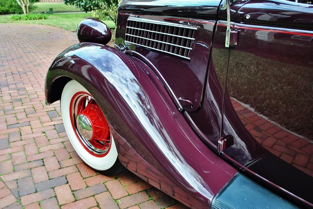1935 Ford Deluxe Roadster