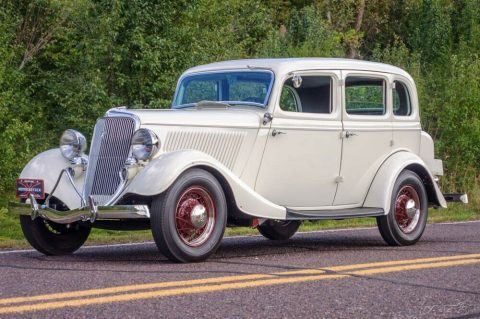1934 Ford Deluxe Sedan zu verkaufen