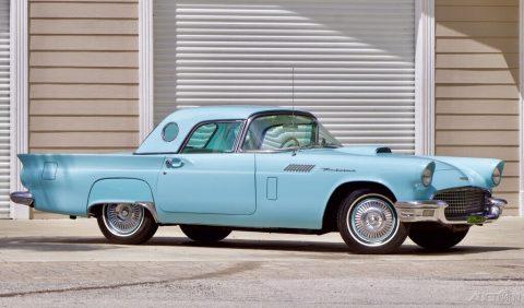 1957 Ford Thunderbird zu verkaufen
