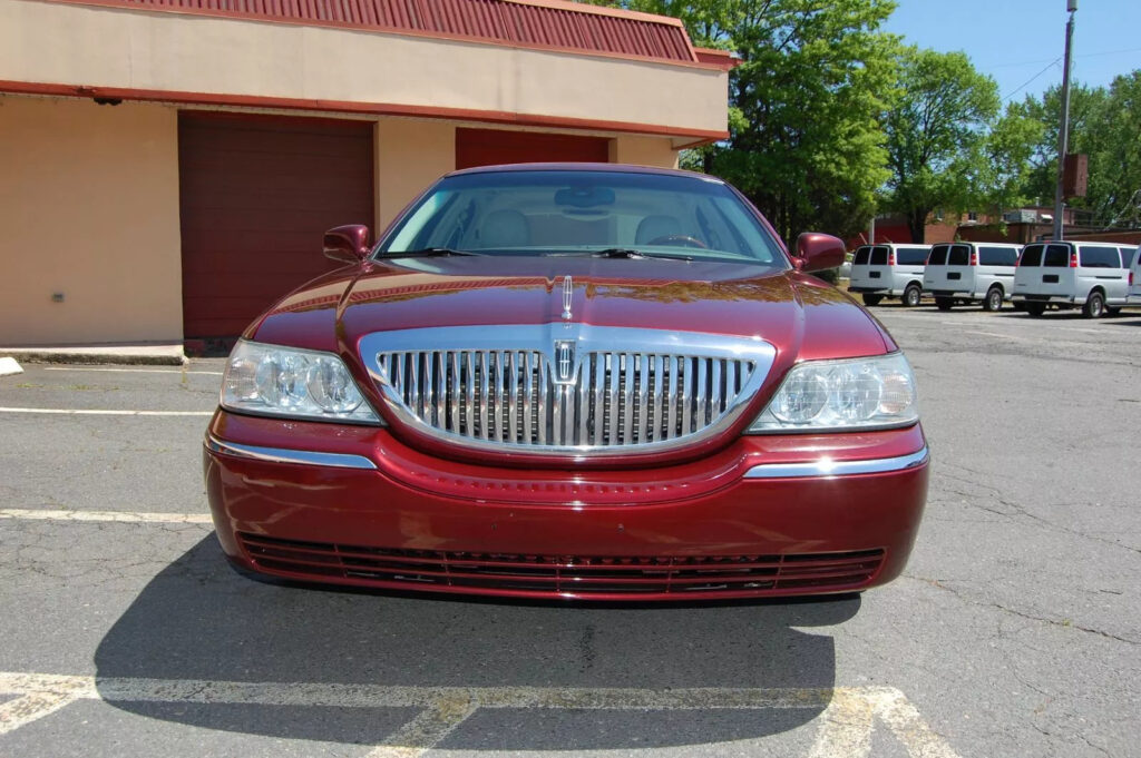 2003 Lincoln Town Car