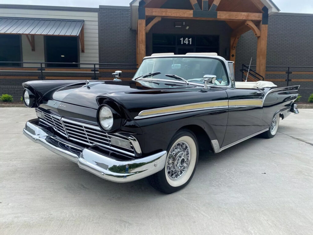 1957 Ford Fairlane Sunliner