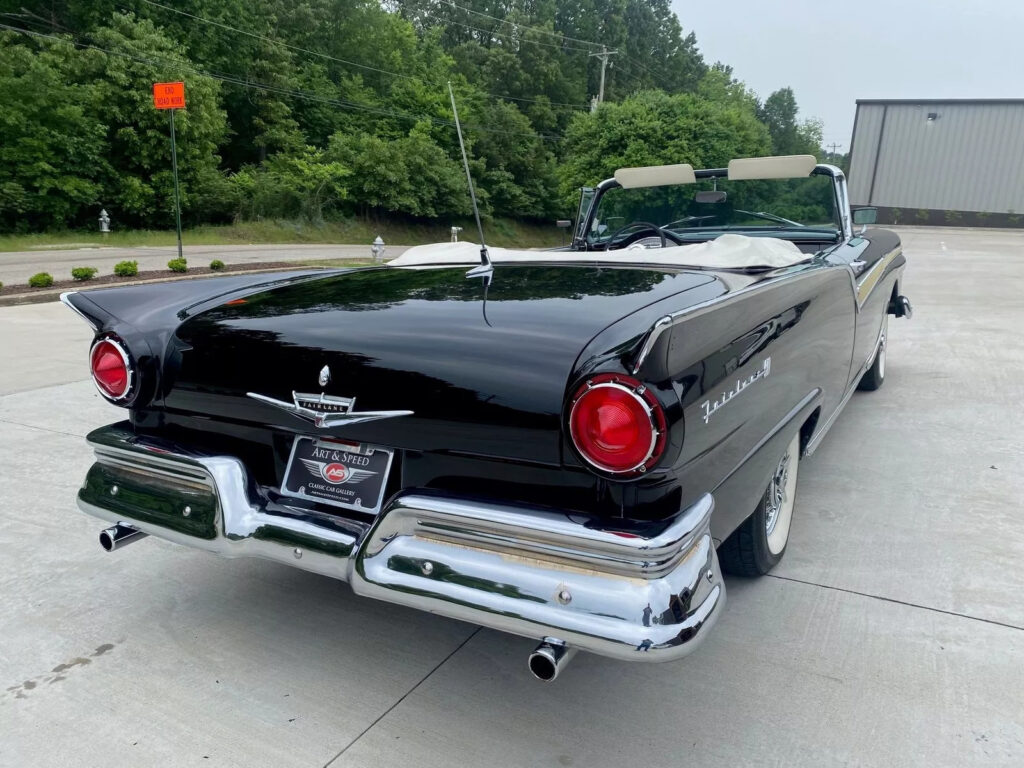 1957 Ford Fairlane Sunliner