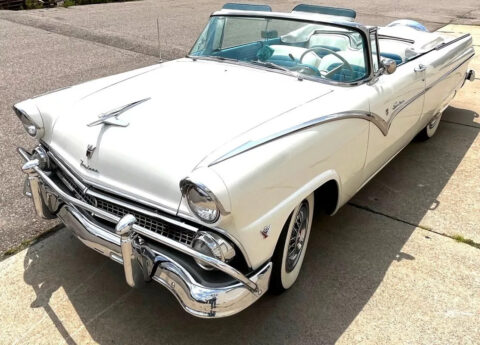 1955 Ford Fairlane zu verkaufen