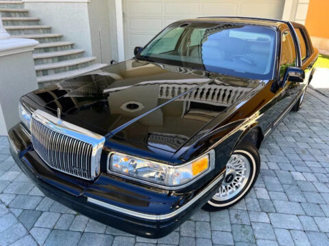 1997 Lincoln Town Car zu verkaufen