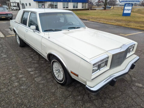 1983 Chrysler New Yorker zu verkaufen