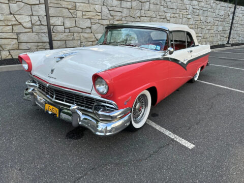 1956 Ford Fairlane zu verkaufen