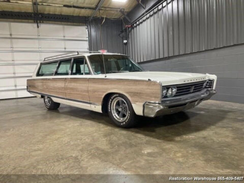 1966 Chrysler Town &amp; Country zu verkaufen