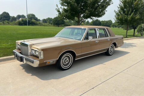 1986 Lincoln Town Car zu verkaufen