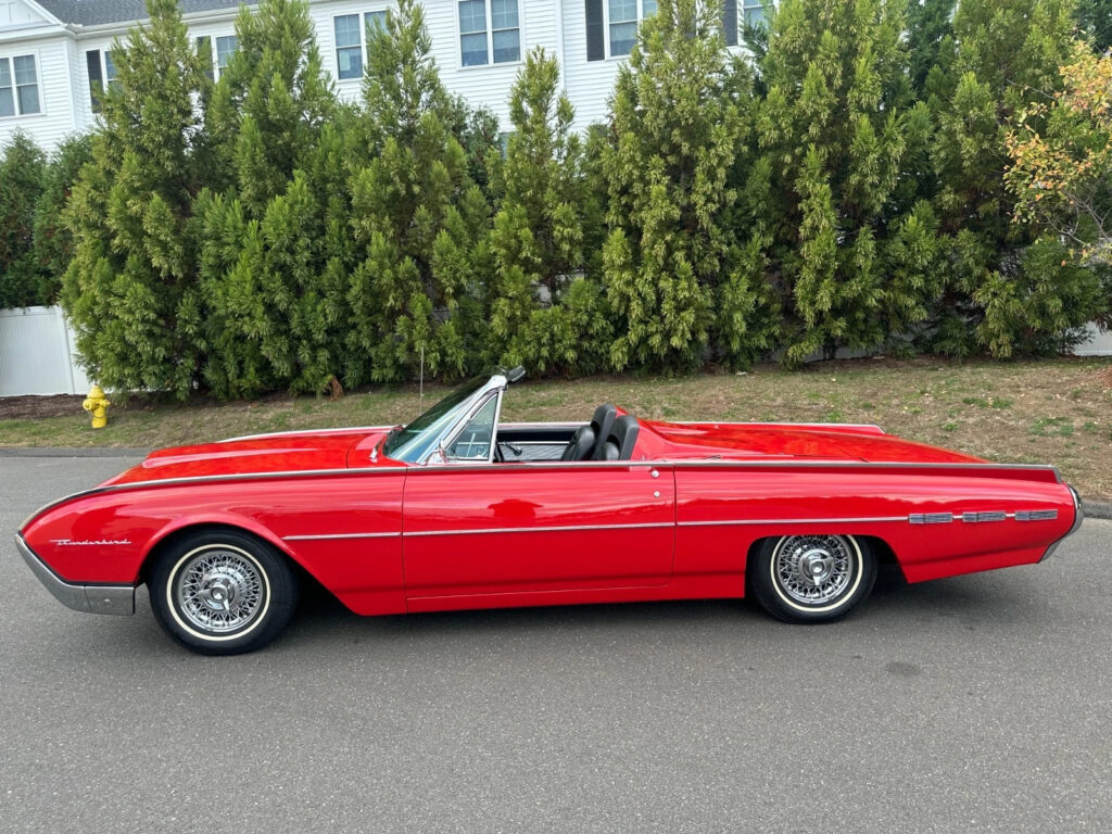 1962 Ford Thunderbird