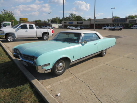 1966 Oldsmobile Ninety-Eight zu verkaufen