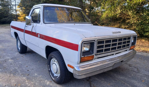 1985 Dodge D100 zu verkaufen