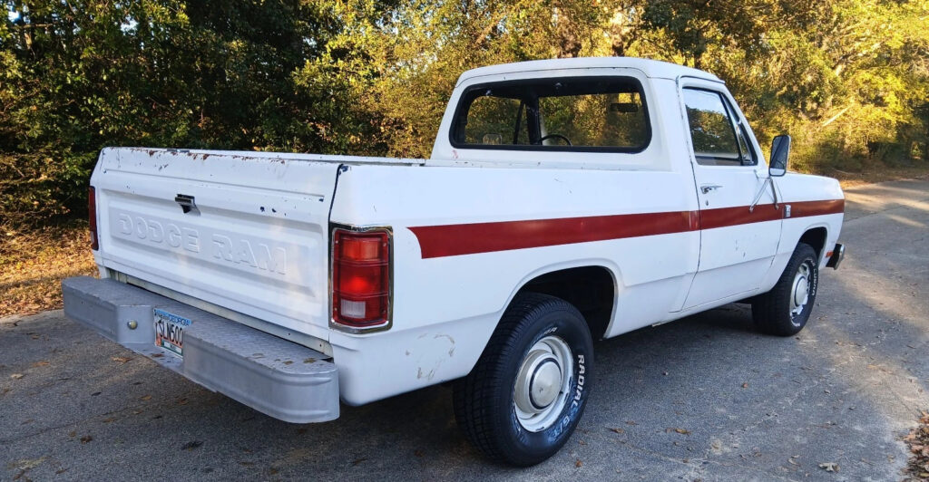 1985 Dodge D100